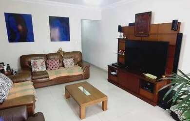 Imagem: A casa possui 2 Dormitórios, 2 Banheiros, 1 Vaga na garagem