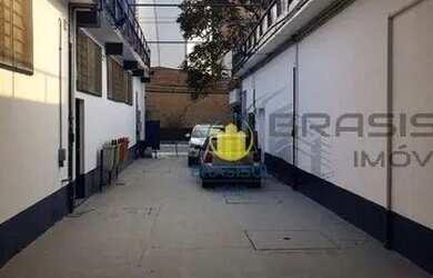 Imagem: O depósito possui 5 Vagas na garagem e 1600m² de Área e está