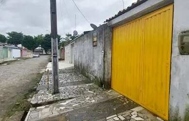 Imagem: A casa possui 3 Dormitórios, 1 Banheiro, 250m² de Área e