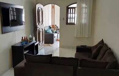 Imagem: A casa possui 3 Dormitórios, 1 Banheiro, 3 Vagas na garagem