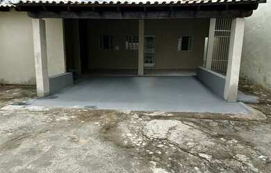 Imagem: A casa possui 3 Dormitórios, 2 Banheiros, 4 Vagas na garagem