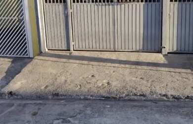 Imagem: A casa possui 2 Dormitórios, 1 Banheiro e está localizado