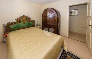 Imagem 15: Espetacular 4 dormitórios 2 suites sendo uma Master, 2 banheiros Reformados...