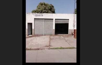 Imagem: A casa possui 2 Dormitórios, 3 Banheiros, 5 Vagas na garagem