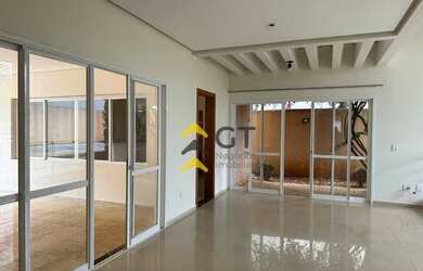 Imagem: A casa em condomínio possui 4 Dormitórios, 5 Banheiros, 4