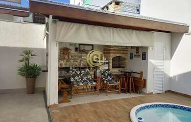 Imagem: A casa possui 3 Dormitórios, 3 Banheiros, 2 Vagas na garagem