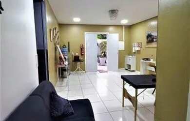 Imagem: A casa possui 4 Dormitórios, 5 Banheiros, 3 Vagas na garagem