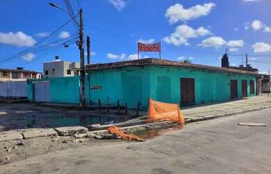 Imagem: A casa possui 4 Dormitórios, 2 Banheiros, 4 Vagas na garagem