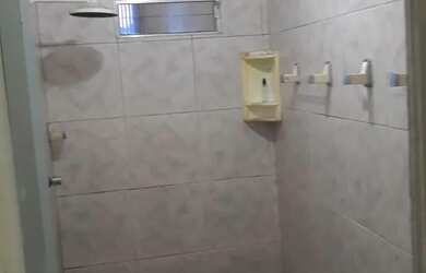 Imagem: A casa possui 1 Dormitório, 1 Banheiro e está localizado