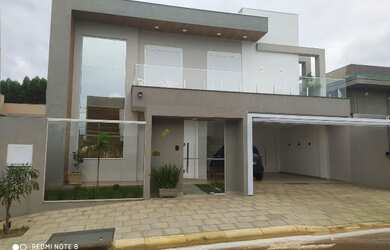 Imagem: A casa possui 3 Dormitórios, 4 Banheiros, 2 Vagas na garagem