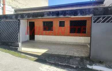 Imagem: A casa possui 1 Dormitório, 1 Banheiro, 1 Vaga na garagem