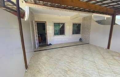 Imagem: A casa possui 2 Dormitórios, 2 Banheiros, 2 Vagas na garagem