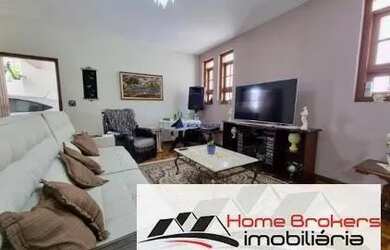 Imagem: A casa possui 3 Dormitórios, 3 Banheiros, 2 Vagas na garagem