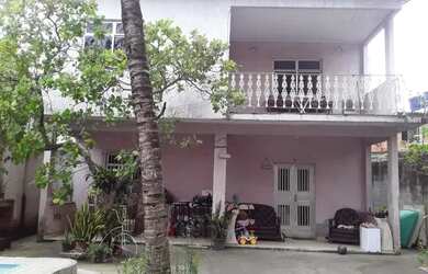 Imagem: A casa possui 4 Dormitórios, 3 Banheiros, 1 Vaga na garagem