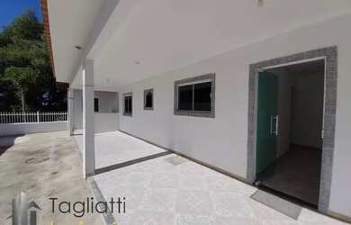 Imagem: A casa possui 1 Dormitório, 1 Banheiro, 5 Vagas na garagem