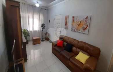 Imagem: A casa possui 3 Dormitórios, 3 Banheiros, 2 Vagas na garagem