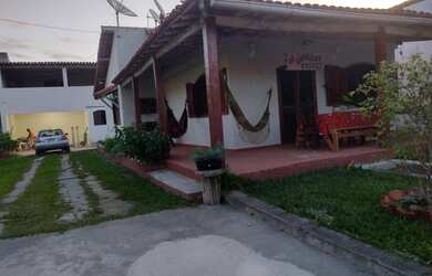 Imagem: A casa possui 2 Dormitórios e 5 Vagas na garagem e está localizado