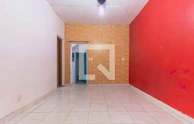 Imagem: A casa possui 5 Dormitórios, 3 Banheiros e 200m² de Área