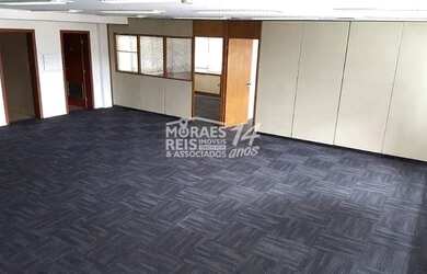 Imagem: O depósito possui 2 Vagas na garagem, 130m² de Área e está