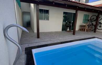 Imagem: A casa possui 2 Dormitórios, 2 Banheiros, 1 Vaga na garagem