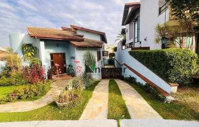 Imagem: A casa em condomínio possui 3 Dormitórios, 3 Banheiros, 4