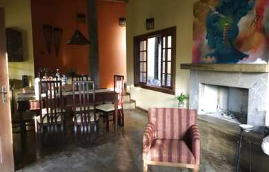 Imagem: A casa em condomínio possui 4 Dormitórios, 3 Banheiros, 4