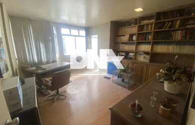 Imagem: O depósito possui 1 Vaga na garagem e 100m² de Área e está