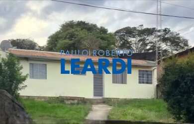 Imagem: A casa possui 1 Dormitório, 1 Banheiro, 3 Vagas na garagem