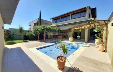 Imagem: A casa em condomínio possui 3 Dormitórios, 5 Banheiros, 4