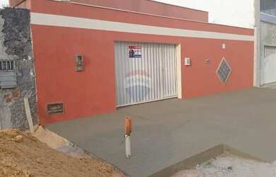 Imagem: A casa possui 3 Dormitórios, 3 Banheiros, 1 Vaga na garagem