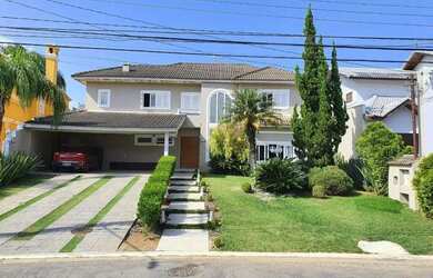 Imagem: A casa em condomínio possui 4 Dormitórios, 4 Banheiros, 5