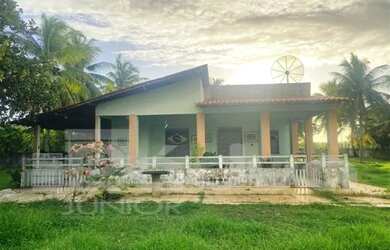 Imagem: A casa possui 3 Dormitórios, 3 Banheiros, 5 Vagas na garagem