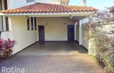 Imagem: O depósito possui 4 Vagas na garagem, 242m² de Área e está