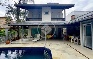 Imagem: A casa possui 5 Dormitórios, 5 Banheiros, 3 Vagas na garagem