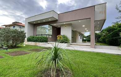 Imagem: A casa em condomínio possui 4 Dormitórios, 4 Banheiros, 2