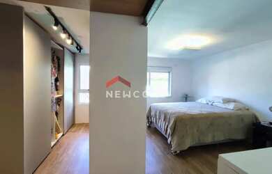 Imagem: A casa possui 3 Dormitórios, 3 Banheiros, 2 Vagas na garagem