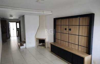 Imagem: A casa possui 3 Dormitórios, 1 Banheiro, 1 Vaga na garagem