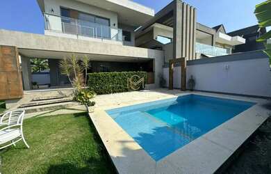 Imagem: A casa em condomínio possui 4 Dormitórios, 3 Banheiros, 2