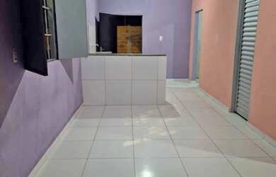 Imagem: A casa possui 2 Dormitórios, 1 Banheiro, 1 Vaga na garagem