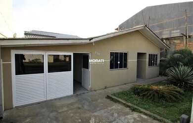 Imagem: A casa possui 3 Dormitórios, 3 Banheiros, 2 Vagas na garagem