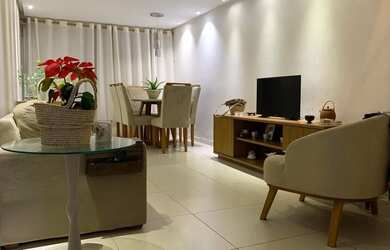 Imagem: A casa possui 4 Dormitórios, Acomodam 8 pessoas, 1 Vaga na