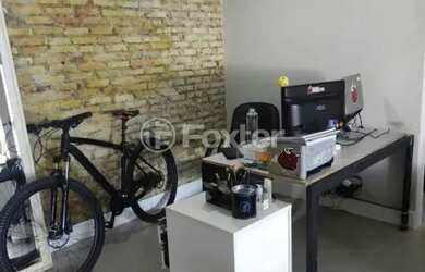 Imagem: O apartamento possui 1 Dormitório, 1 Banheiro, 1 Vaga na garagem