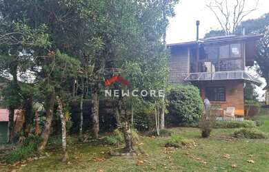 Imagem: A casa possui 3 Dormitórios, 2 Banheiros, 2 Vagas na garagem