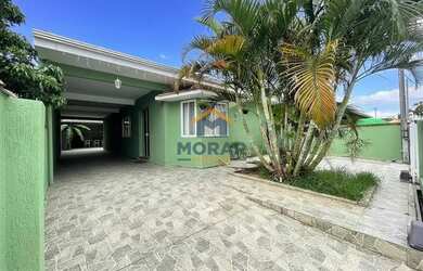 Imagem: A casa possui 4 Dormitórios, 4 Banheiros, 4 Vagas na garagem