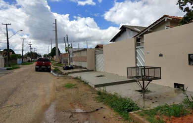 Imagem: A casa possui 3 Dormitórios, 3 Banheiros, 3 Vagas na garagem