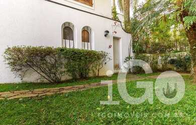 Imagem: A casa em condomínio possui 4 Dormitórios, 4 Banheiros, 4