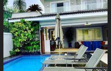 Imagem: A casa em condomínio possui 5 Dormitórios, 5 Banheiros, 3