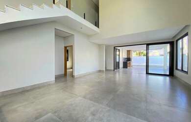 Imagem: A casa em condomínio possui 4 Dormitórios, 5 Banheiros, 3