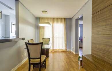 Imagem: O apartamento possui 2 Dormitórios, 1 Banheiro, 1 Vaga na garagem