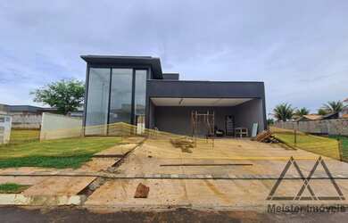 Imagem: A casa em condomínio possui 4 Dormitórios, 5 Banheiros, 4